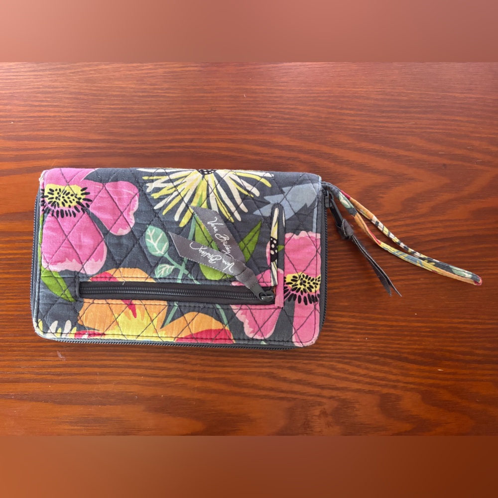 Vera Bradley Multicolor Floral Quilted Full Zip Wallet W/ Wristlet strap